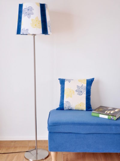 Coussin et Abat-jour assorti motif feuilles et oiseaux imprimés à la main sur du coton biologique fabrication française par Inkree