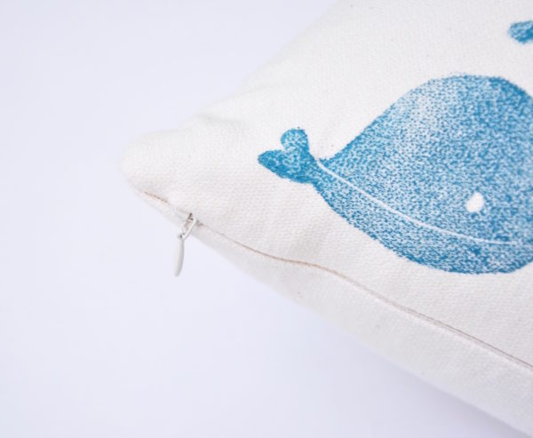 coussin-imprimes-balino-balina-inkree Coussin imprimé à la main sur du coton bio motif balino balina petite baline par Inkree