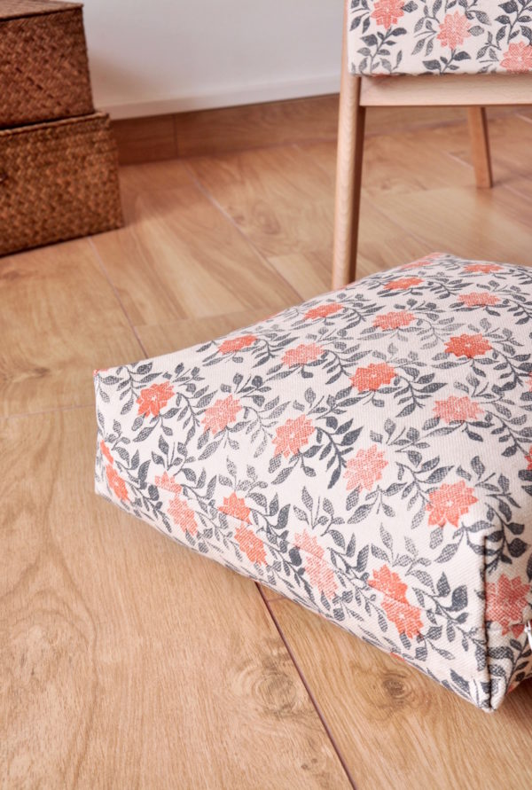 Housse de coussin de sol imprimé fleuri deux couleur Inkree Housse de coussin de sol imprimé fleuri deux couleur Inkree