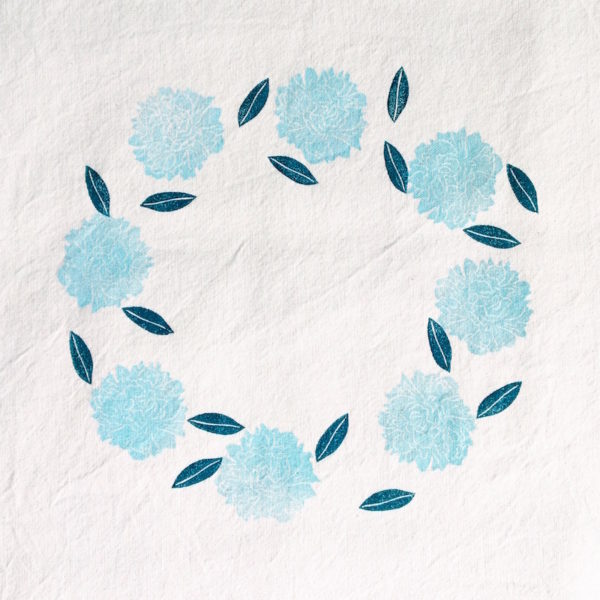Imprimé couronne de pivoine sur du coton biologique par Inkree