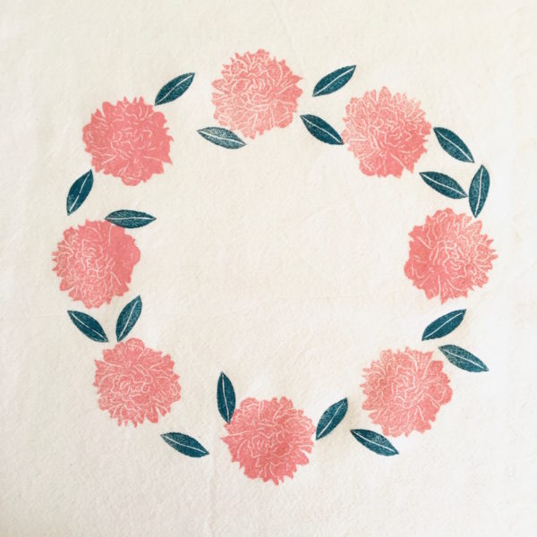 Imprimé couronne de pivoine rose sur du coton biologique par Inkree