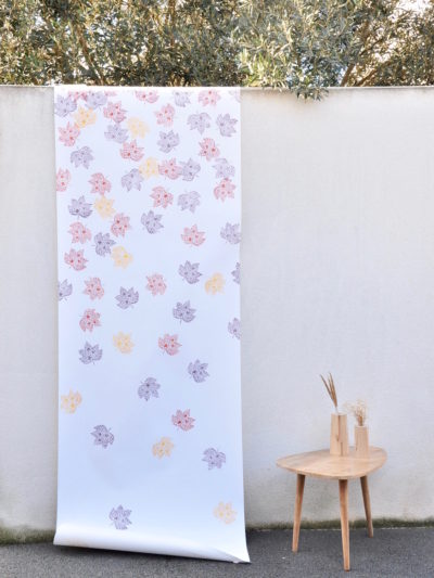 Papier peint lé unique feuilles platane d'automne imprimé à la main sur du papier peint fabriqué en France. Création et fabrication sur mesure par Inkree