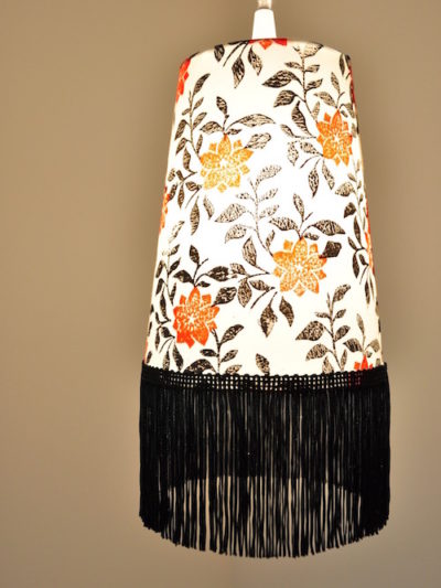 Suspension conique pour petite pièce et hall d'entrée avec franges. Fabrication Francaise. Artisan d'art de France Inkrée