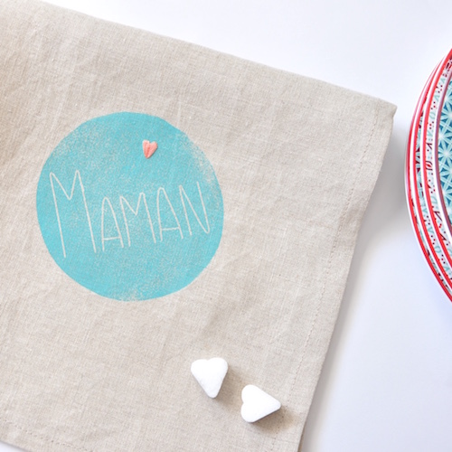 Serviette de table pour Maman imprimé et brodé à la main Cadeau idéal pour la fête des mères par Inkrée.