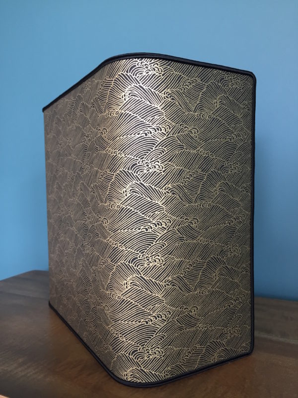 Abat-jour applique motif vagues dorées en papier japonais création d'Inkrée