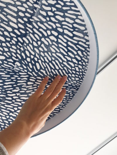 Detail Abat-jour à diffuseur imprimé à la main à Saint Martin de Ré par Inkrée. Motif Corail