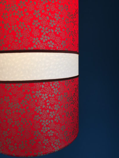 Abat-jour en papier japonais motif Sakura doré, création Inkrée.