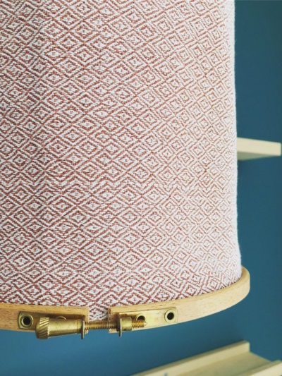 Abat jour Lantern en tissu ancien tissé à la main de vieille Shanghai couleur rose poudré, orné de cercle de brodeire chiné, Inkrée