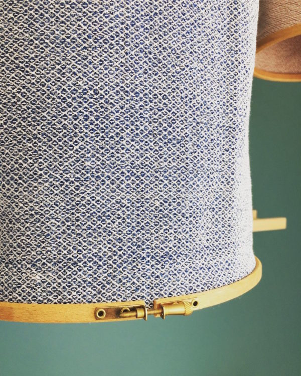 Lantern aigue bleu detail inkree Collection Lantern Abat jour Lantern en tissu ancien tissé à la main de vieille Shanghai couleur aigue marine, abat jour orné de cercle de brodeire chiné, Inkrée