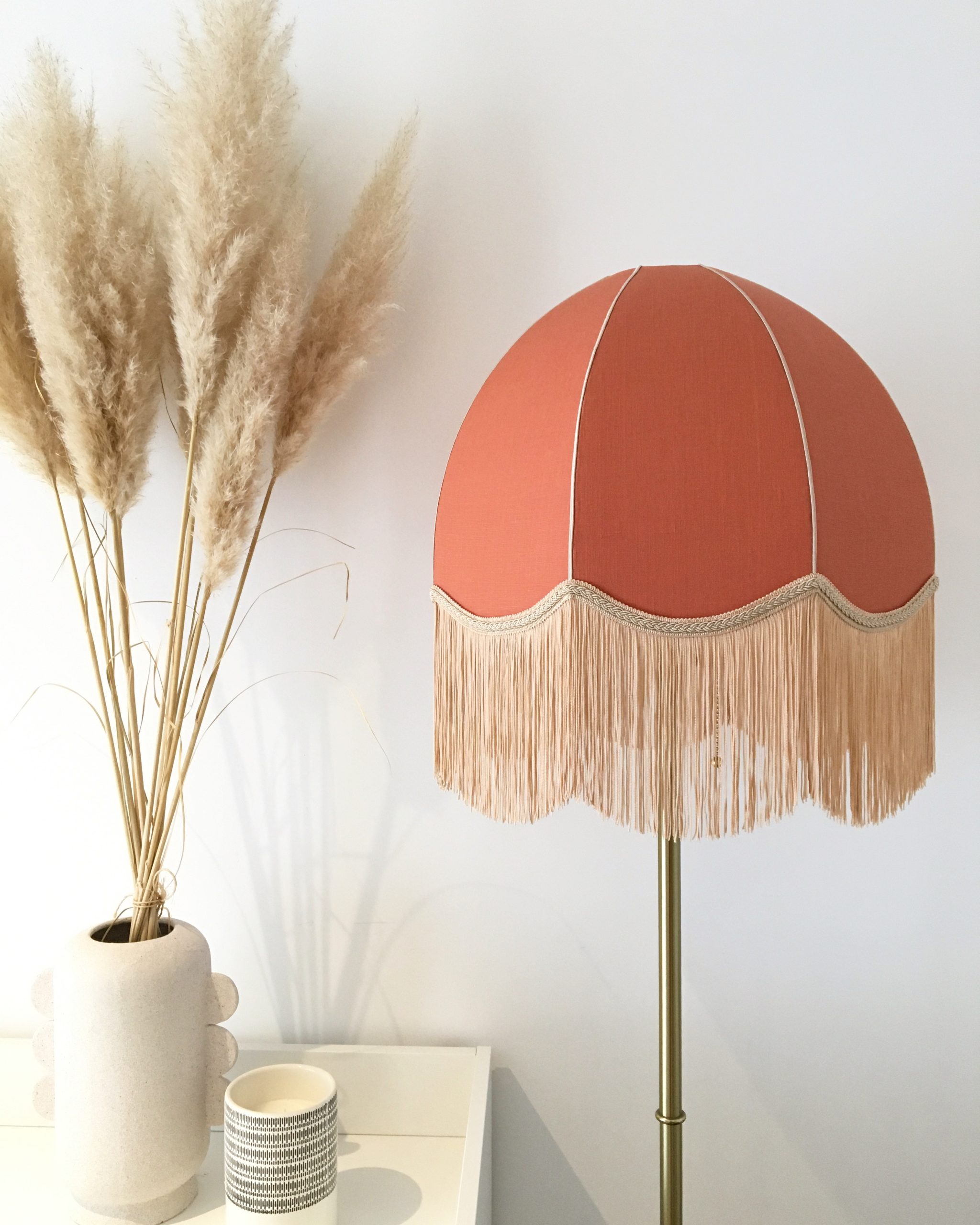 Abat-jour Dôme à feston en lin Terracota Atelier Inkrée Abat-jour dôme feston Florence fabriqué à la main par Atelier Inkrée