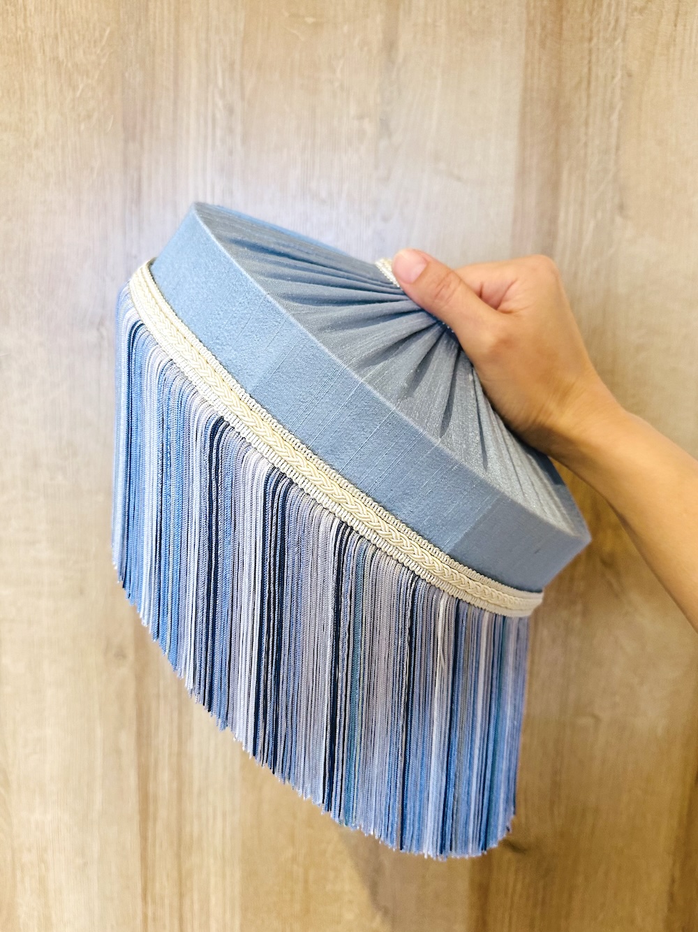 Abat-jour dôme droit bleu par Atelier Inkrée Abat-jour dome droit bleu création sur-mesure par Atelier Inkrée